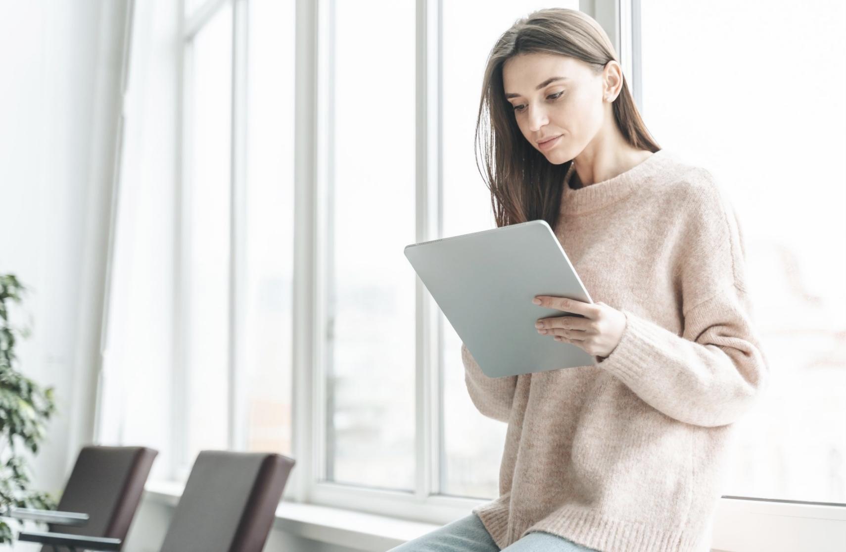 Instructor reviewing budget spreadsheet during a live session